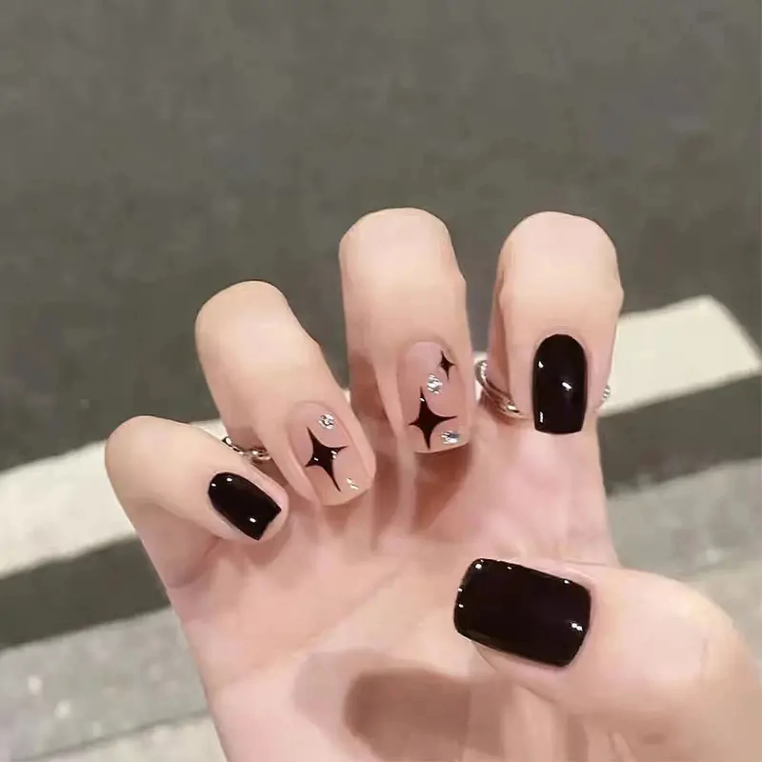 

Stunning Four-pointed Star Black Fake Nails with Sparkling Faux Diamond Decals - Set of 24 DIY Fake Nails to Elevate your Style