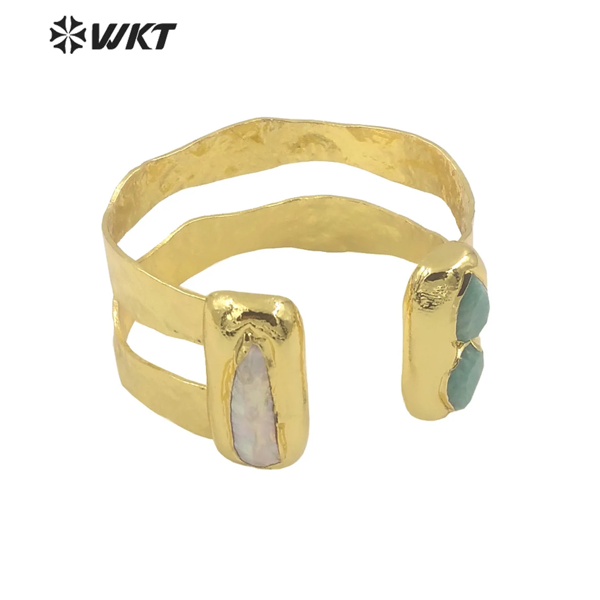 

WT-B656 New Latest Style Natural Pearl And Stone 18K Gold Hollow Fashionable Design Bangle For Unisex Fine Decorated