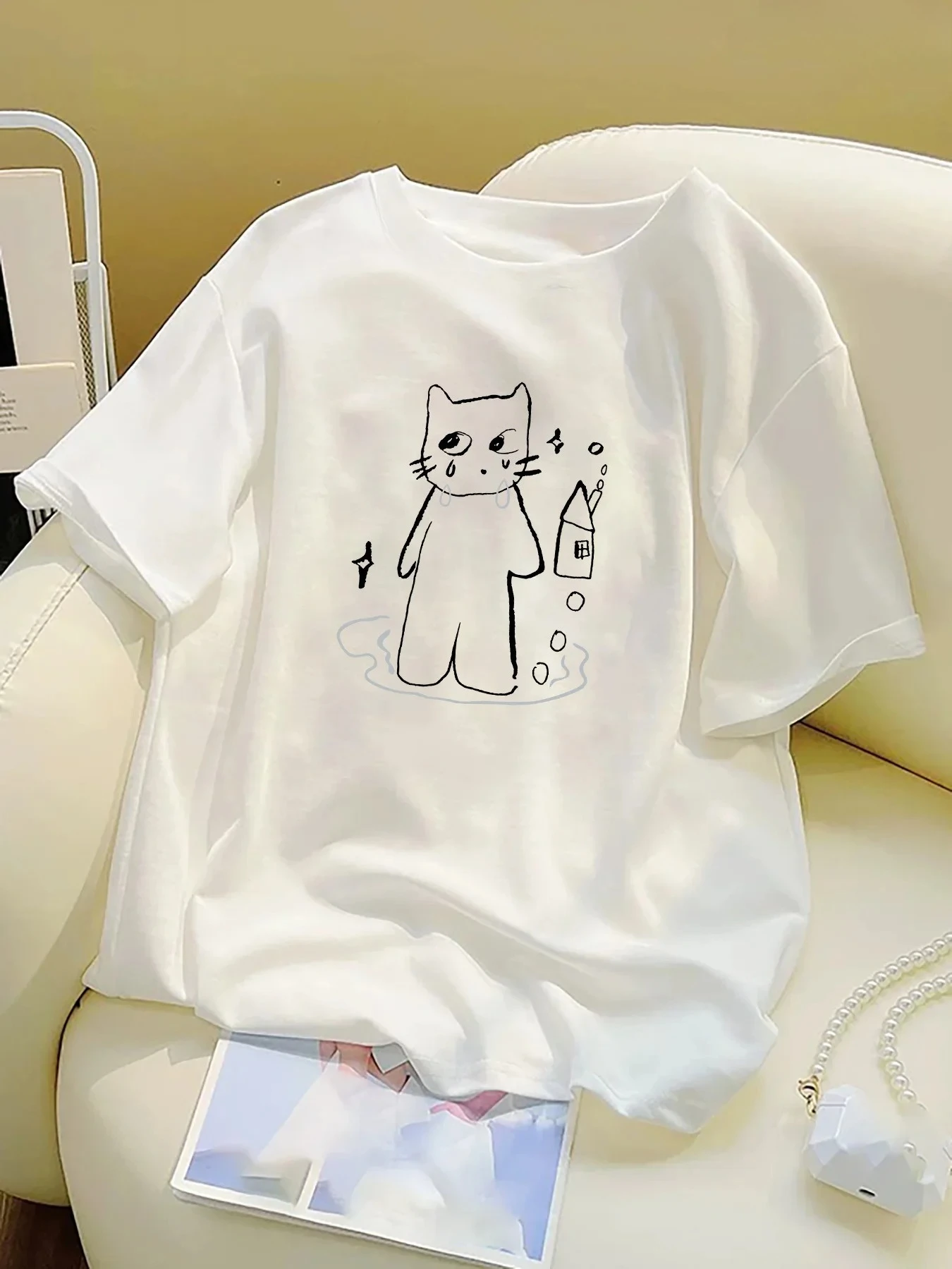 

Funny Inspired White Cat Graphic T-Shirt for Women Casual Summer Tee Playful Cat & Mouse Design Vintage Short Sleeve T-shirt