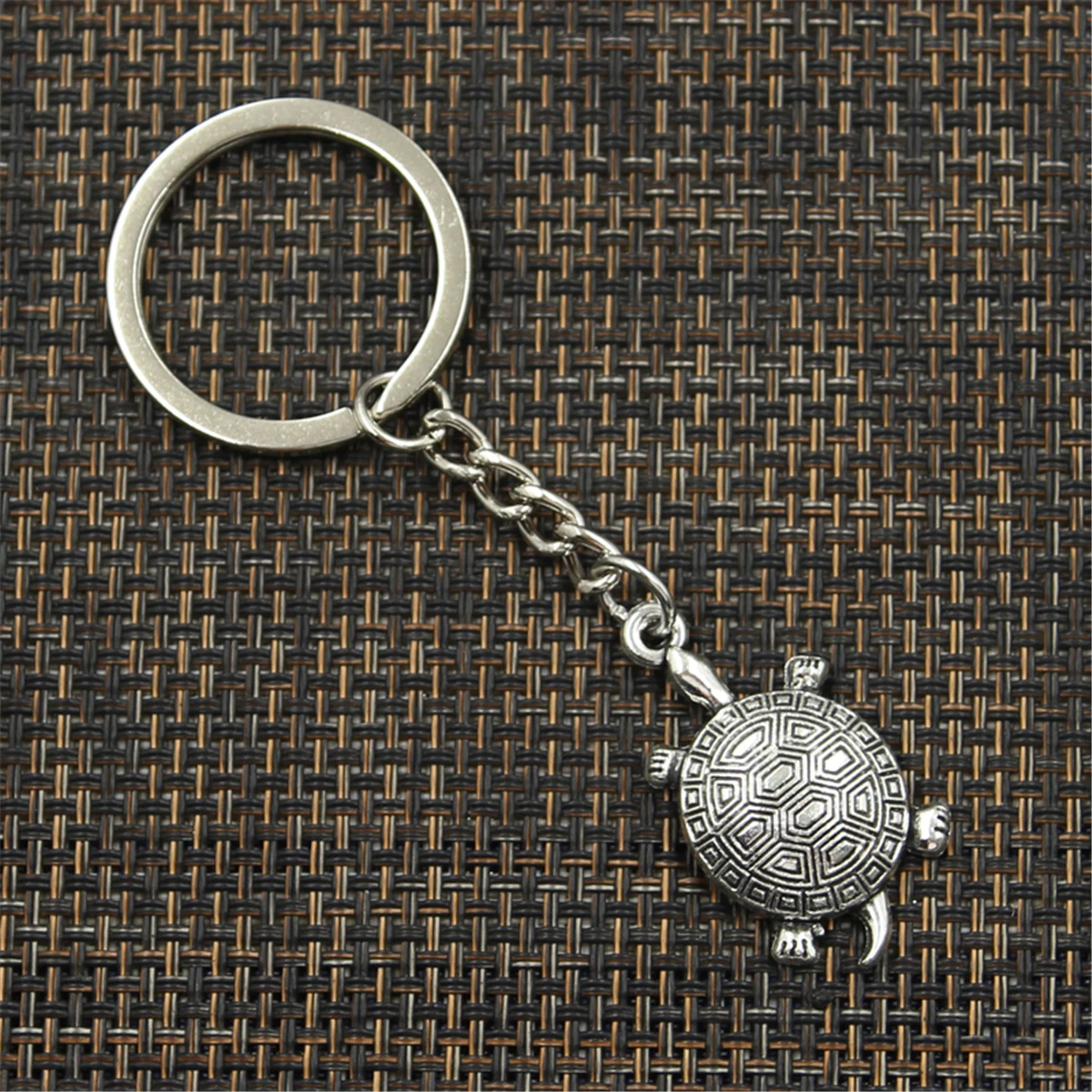 Fashion Keychain 34x20mm Tortoise Turtle Sea Silver Color Pendants DIY Men Jewelry Car Key Chain Ring Holder Souvenir For Gift