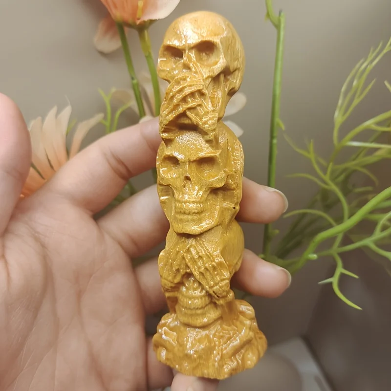 Wooden Carving of Three Skulls Ornament, Halloween and Christmas Decoration, Natural Wood Grain Sculpture for Entryway, No Speaking/No Listening/No Looking Design, Nordic Style Home Crafts, Mysterious Holiday Guardian Decoration
