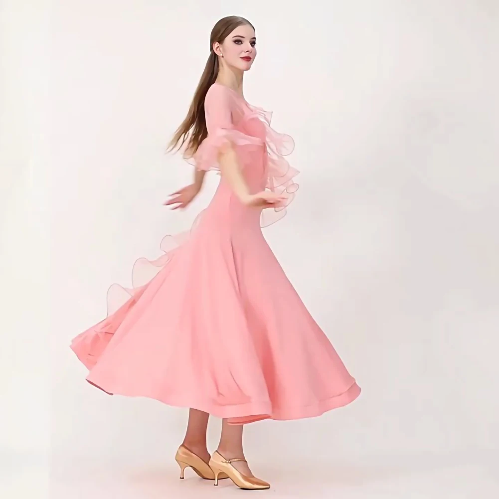 ชุดเดรสยาวสีชมพูหนังสำหรับเต้นบอลรูม ดีไซน์หรูหรา สีเหลืองอ่อนแบบกูส สำหรับการแข่งขันวอลซ์ ชุดบอลรูมใหม่ แต่งระบาย สำหรับการแสดง