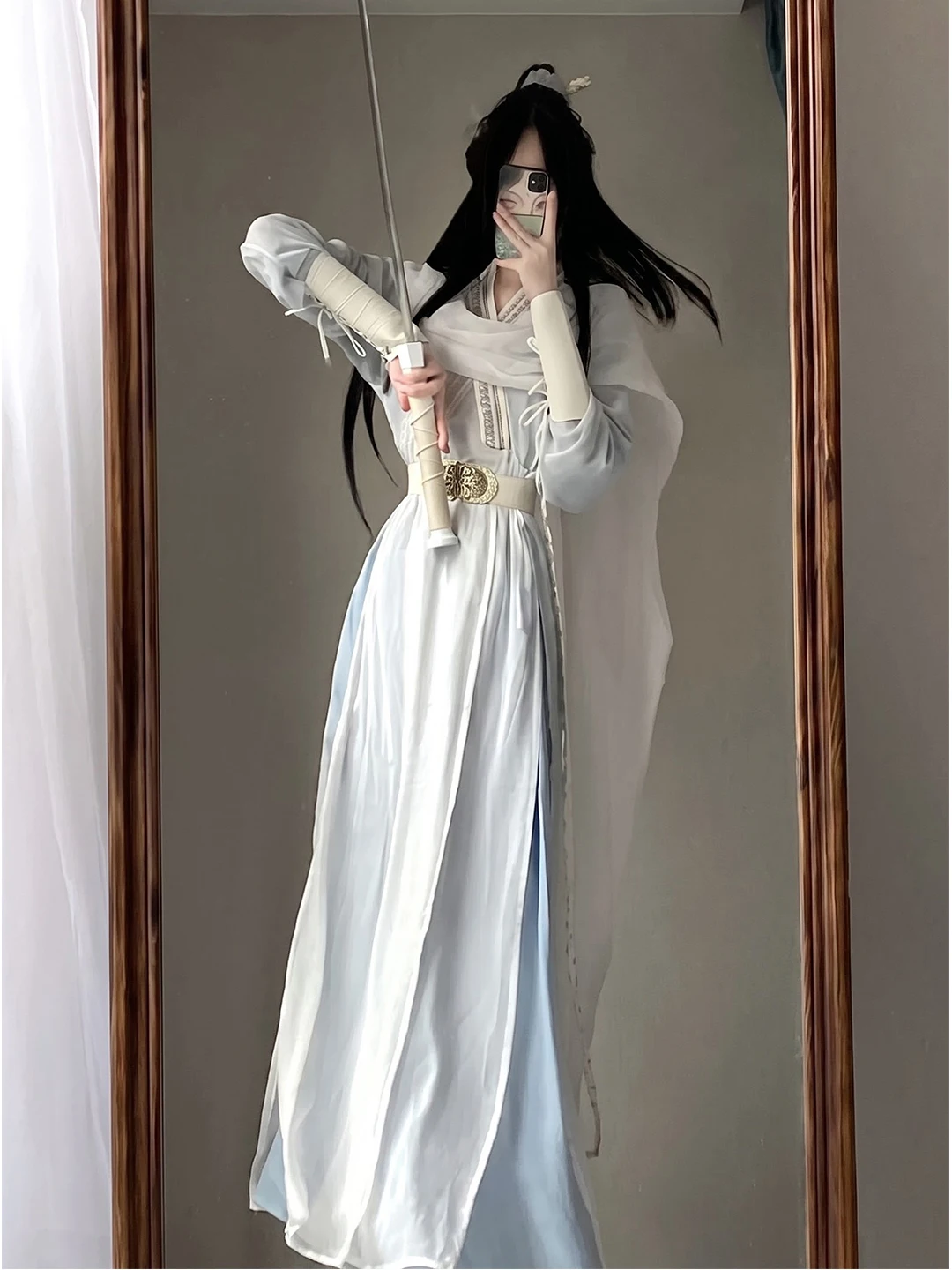 Universal White Cosplay Costume for Men And Women Martial Artist Style Fashionable Hanfu Traditional Chinese Clothing