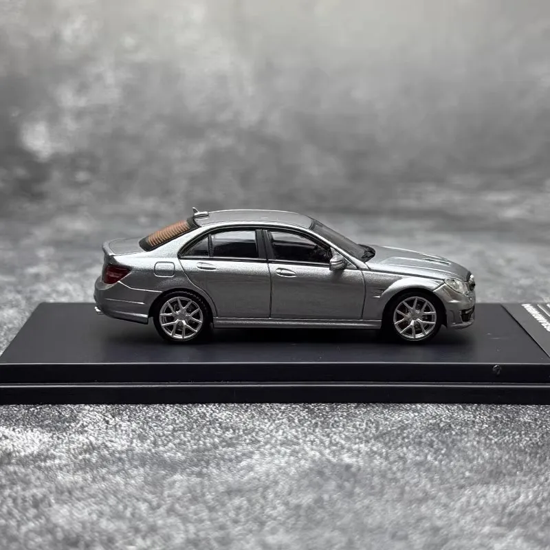 Rei modelo 1/64 mercedes-amg c 63 w204 diecast modelo de carro sala exibição modelos simulação coleção carros menino brinquedos aniversário presente