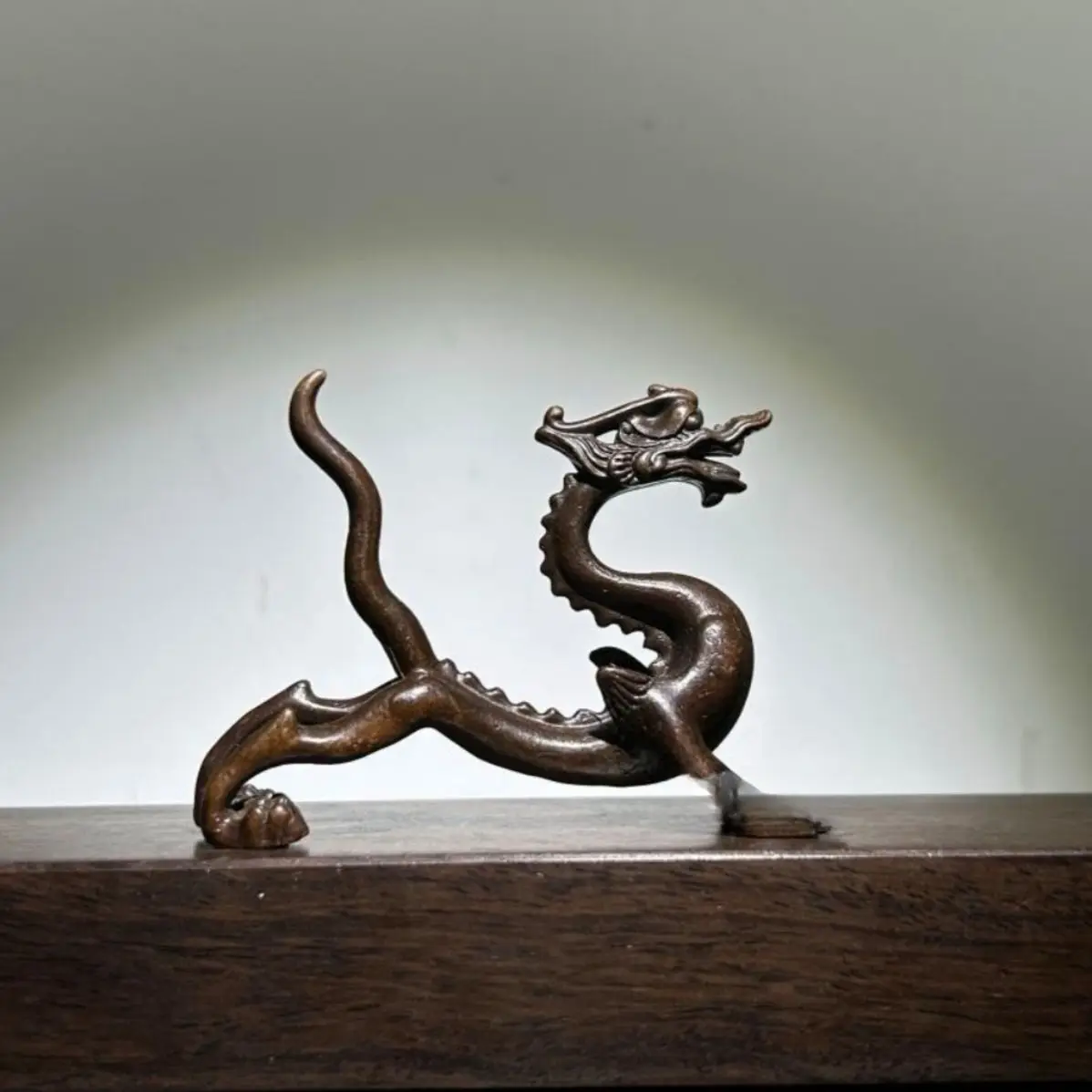 Antique treasures, divine beast ornaments, blue dragon zodiac inverted crafts, spirit beast living room pen holder decoration