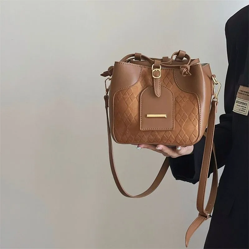 

Retro Diamond Lattice Brown Shoulder Bags Women Panel Suede Large Capacity Crossbody Bag Ladies Niche Casual Fashion Bucket Bag
