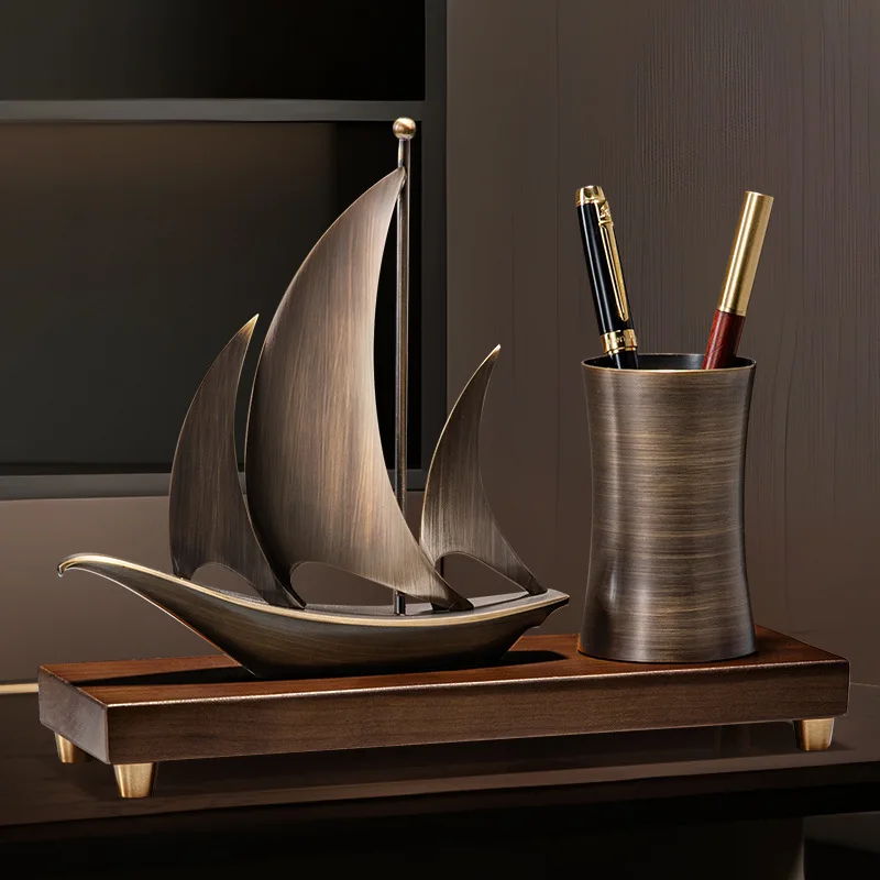 Smooth sailing, the office of the sailing ornament company gave the boss a gift, a deer is high