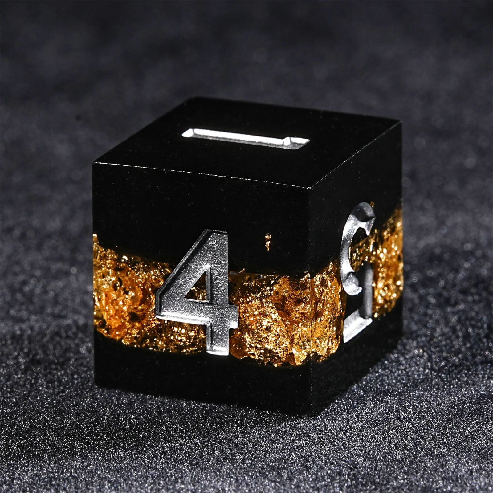 Рисунок 3 - DND Dice Resin Black Golden Dice