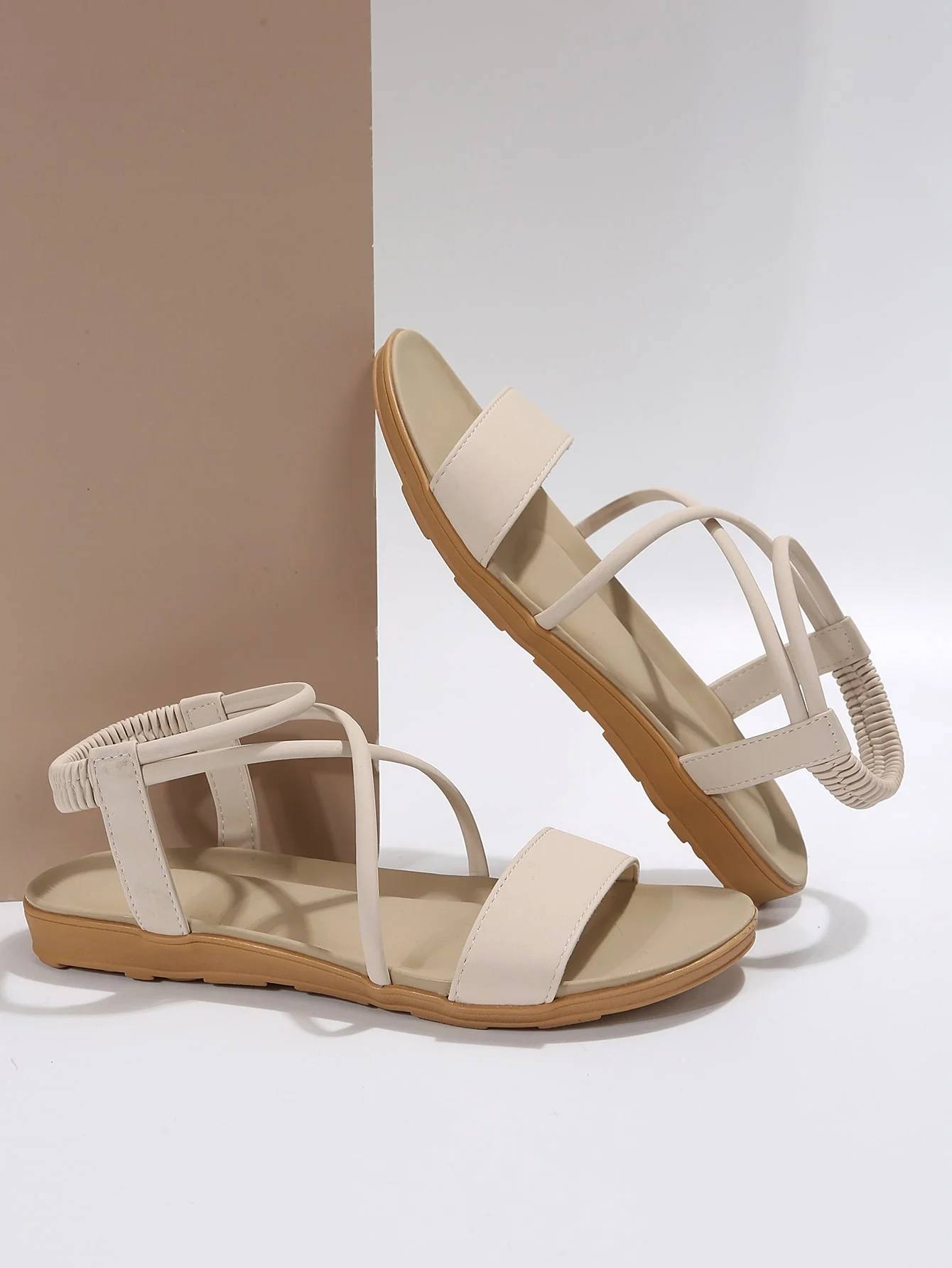 2026 Sommer Damen Flache Sandalen mit Kreuzriemen, offener Zehenpartie, lässige Strandschuhe, Übergrößen 36-45, leichte, bequeme Gehschuhe – Detail 10