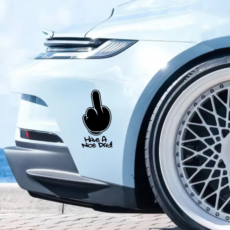 7.9X14.9CM تصفيف السيارة لديه يومًا لطيفًا! ملصقات سيارة ذات إصبع متوسط وزخرفة مضحكة من ألياف الكربون باللون الأبيض والأسود