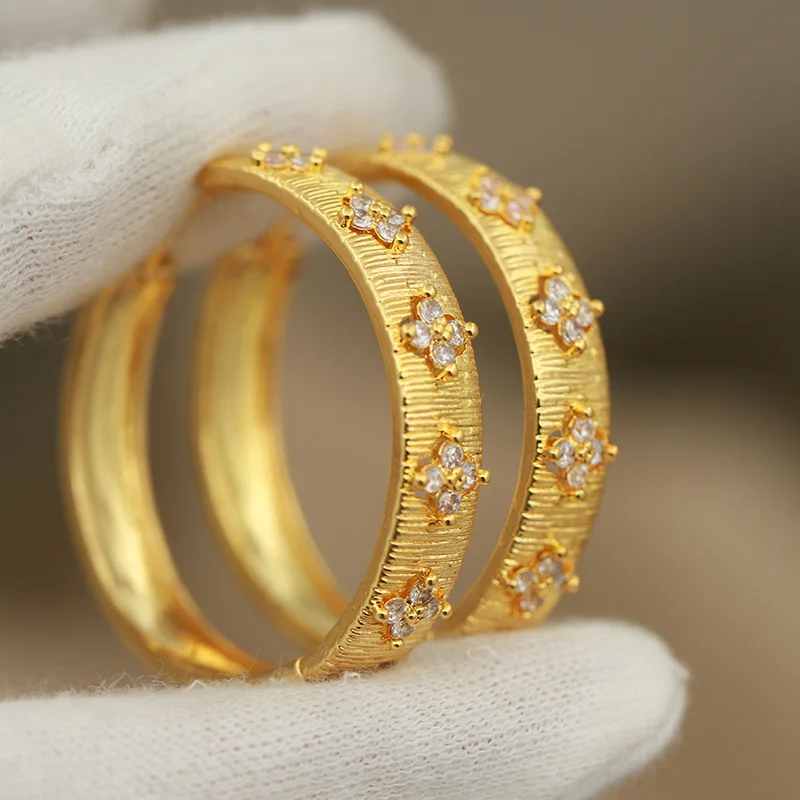 جديد وصول كامل كريستال قرط صغير زهري أزياء العلامة التجارية مجوهرات للنساء أنيقة زركونيا أقراط هندسية