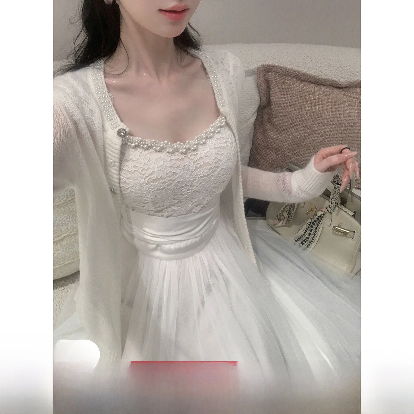 

Кардиган Sy Pearl White Tea из трикотажа с длинными рукавами, из смесовой ткани (нейлон, акрил, шерсть), молодежный, мягкий, элегантный крой.