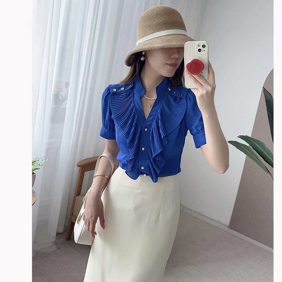 Csa azul ajustada con cuello en V para mujer, e pliegue de acordeón sin mangas con detalle de botones, estilo de vi...