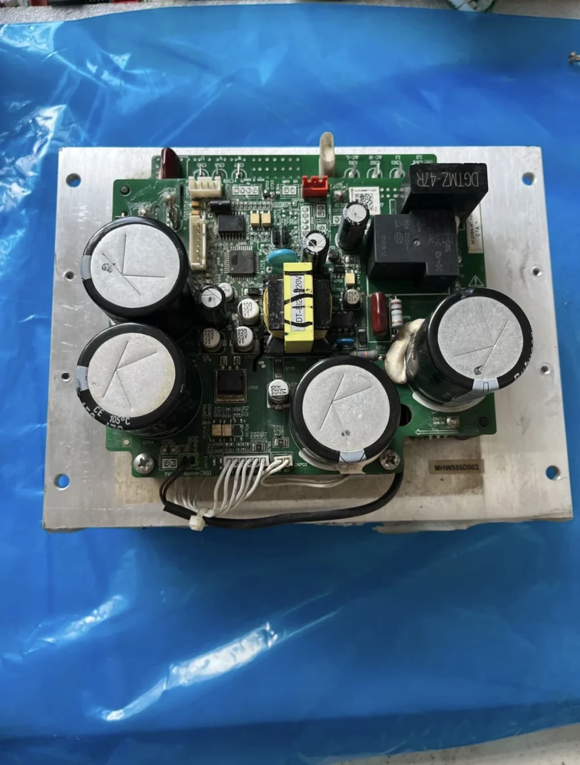 

Applicable to Haier central air conditioning RFC140JX frequency conversion module MHW555D003 normal machine dismantling 90% of t