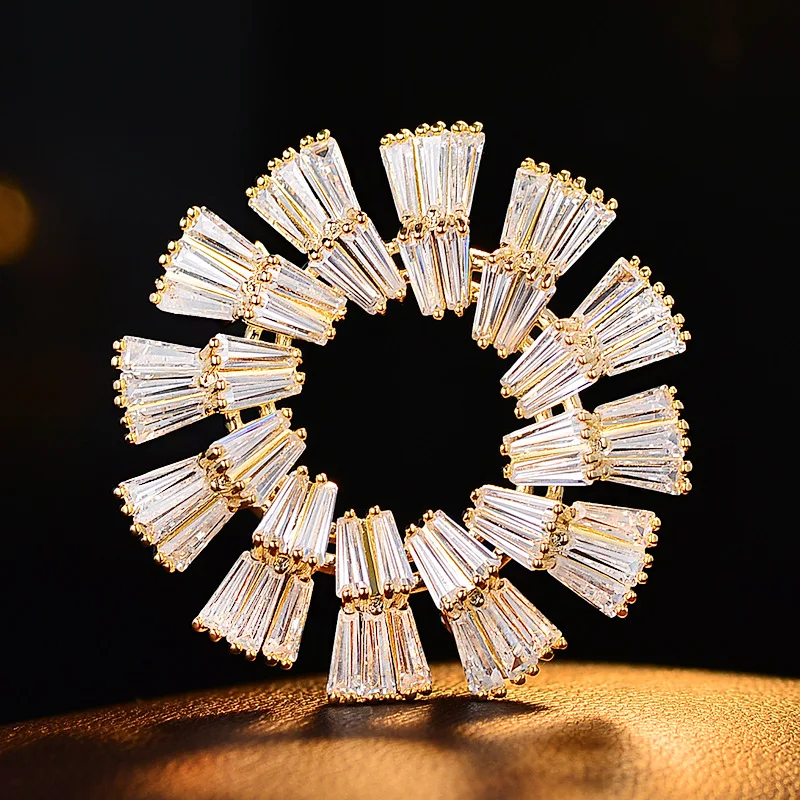 New Micro-inlaid Zircon Flower Wreath Brooch for Women Simple Temperament Geometric Versatile and Fashionable Pin Accessories
