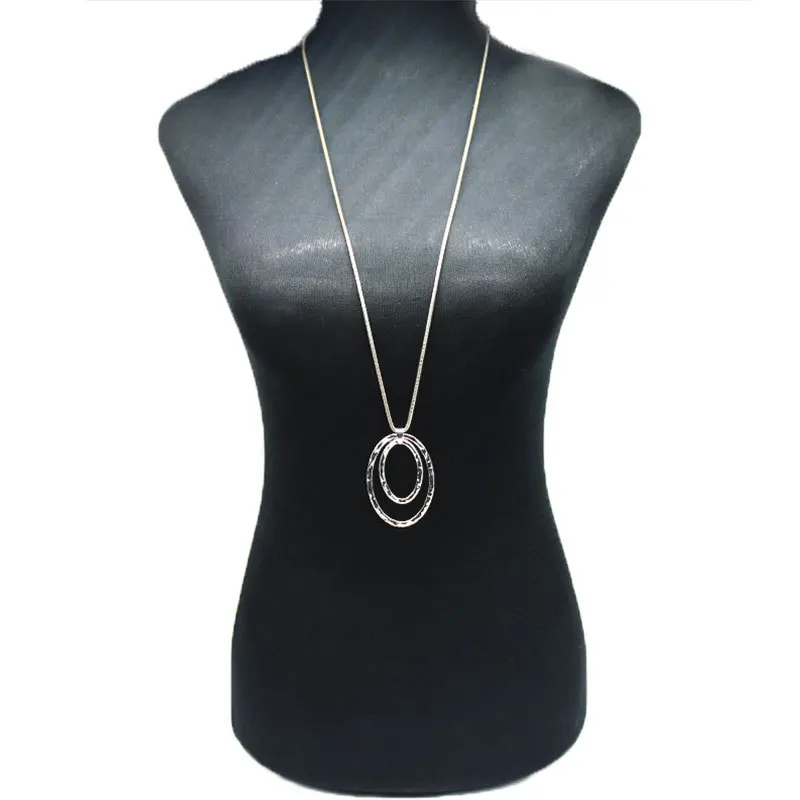 Fashionable trendsetter collarbone chain exaggerated retro large circle women's necklace does not fade