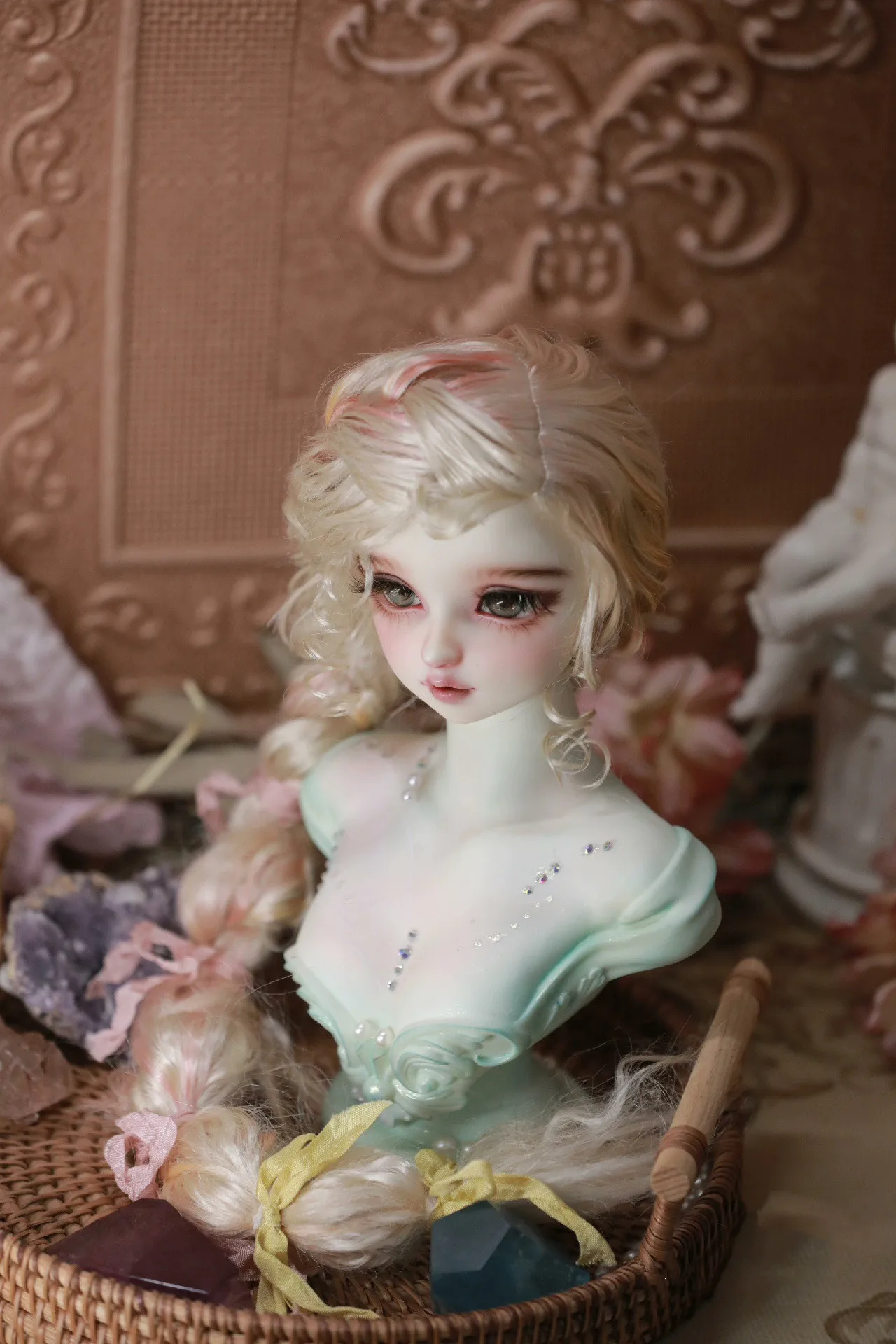 

Fashion High-End 1/3 BJD Doll Hair，A Little Curly Styling Royal Noble Wig