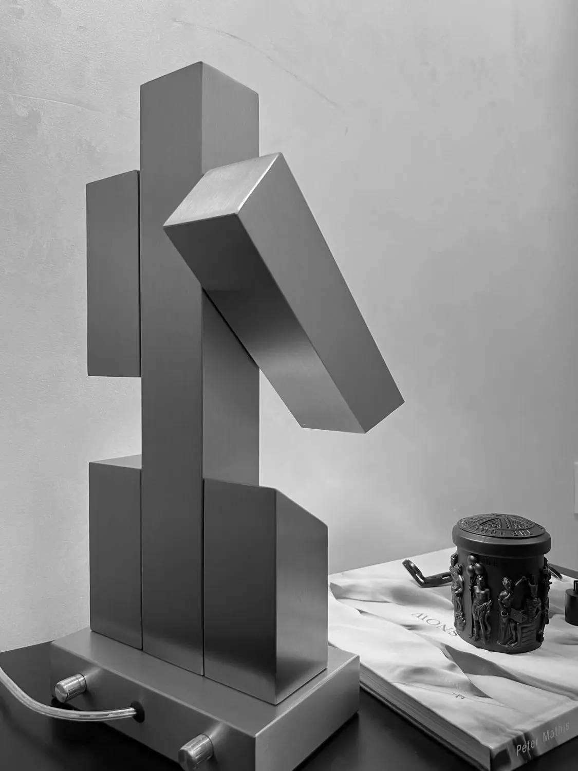 Interstellaire Crossing Robot Bauhaus Ornament Model Kamer Woonkamer Studeerkamer Creatieve roestvrijstalen metalen sfeer bureaulamp