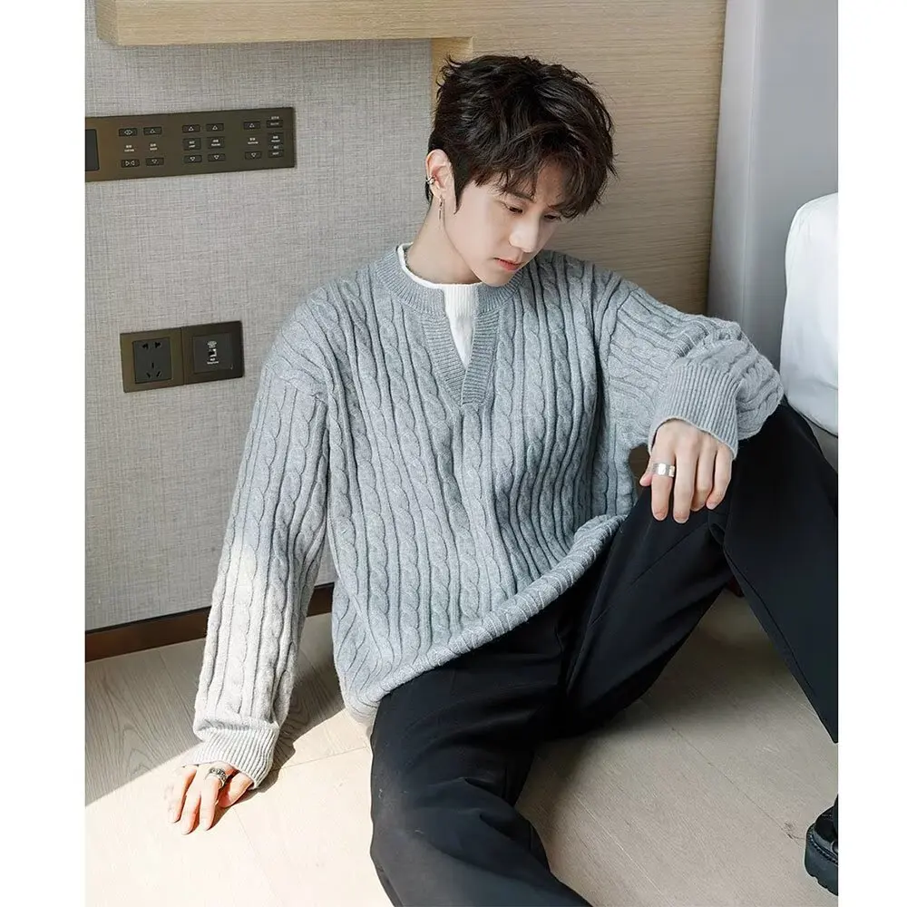 

Fashion sense of literature and art White Fried Dough Twists texture jacquard knitwear Men's Henry neck sweater Fashion single t