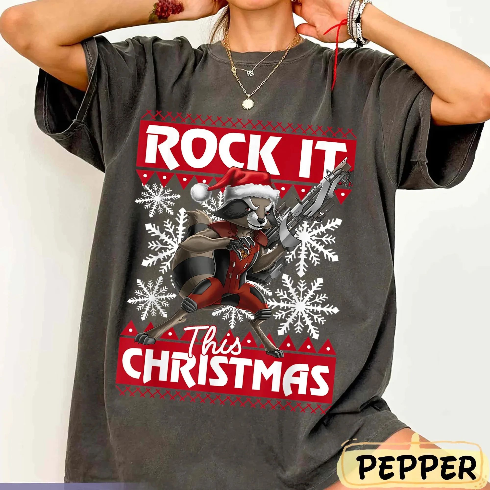 

Марвел Ракетный Енот Уродливый Рождественский Свитер Футболка Rock It This Рождественская Футболка Стражи Галактики Праздничная Рубашка