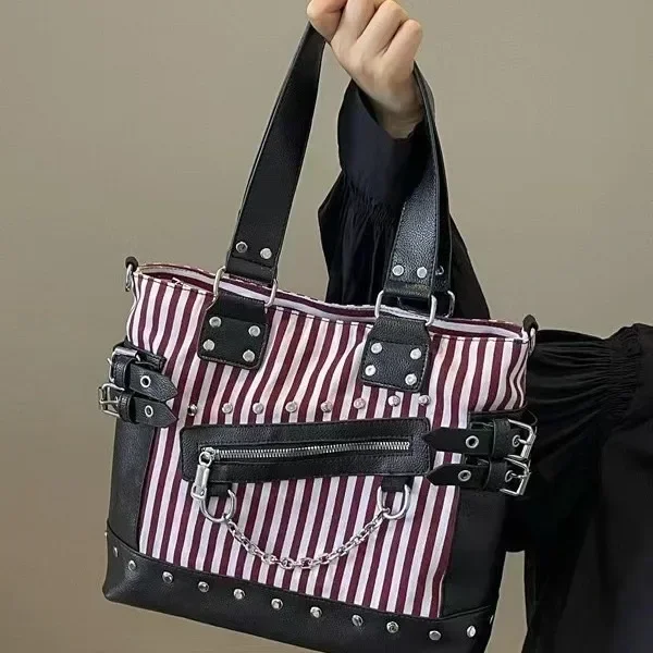 

Модная шикарная женская сумка через плечо с заклепками, универсальная сумка для подмышек, мягкая полиэстеровая подкладка, застежка-молния квадратной формы