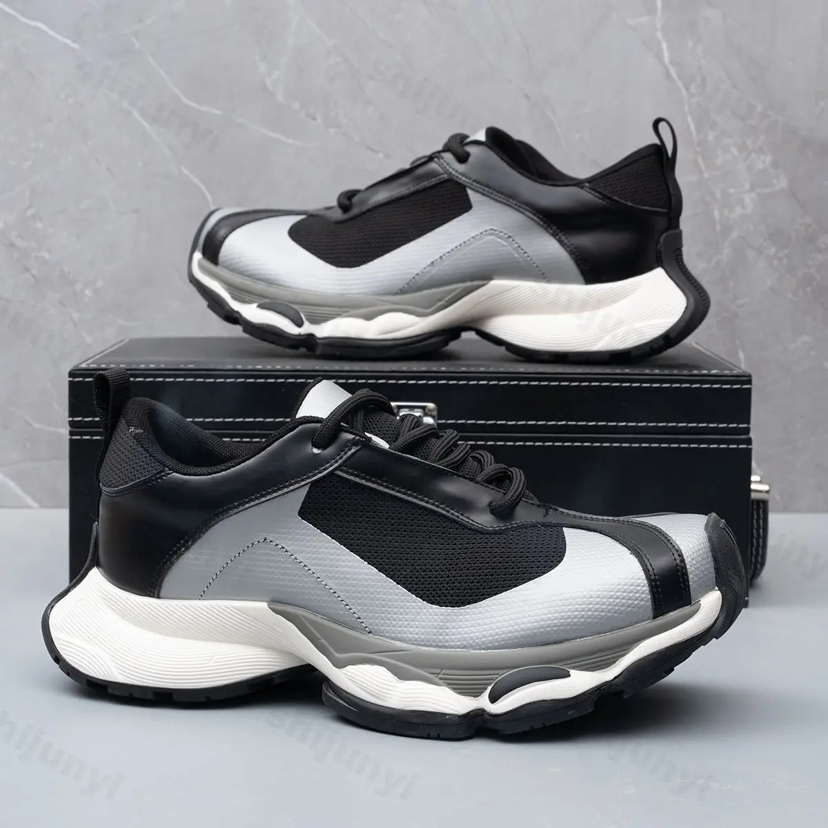 

2025 Sports Network Breathable Casual Men New Shoes Thick Soled Fashion Trend Comfortable Lightweight Non slip Outdoor Sneakers