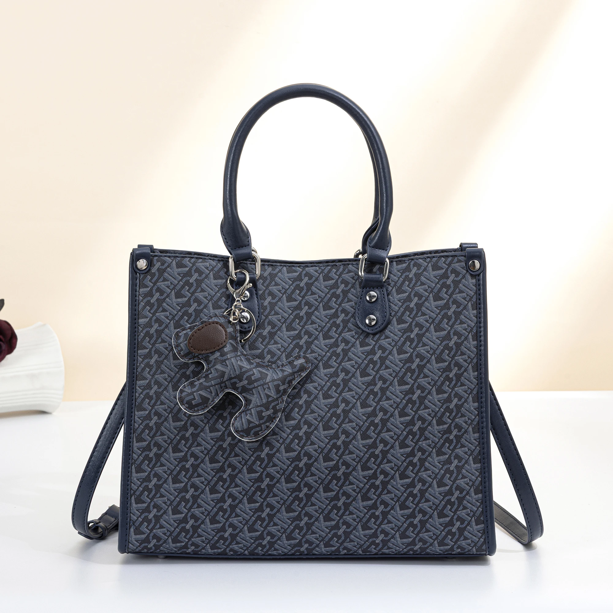 Women Glossy Crocodile Print Tote Handbag, Vintage Metal Key Charm, Detachable Adjustable Strap, Convertible Crossbody Purse, Large Capacity Commuter Shoulder Bag, 2 Colors Available