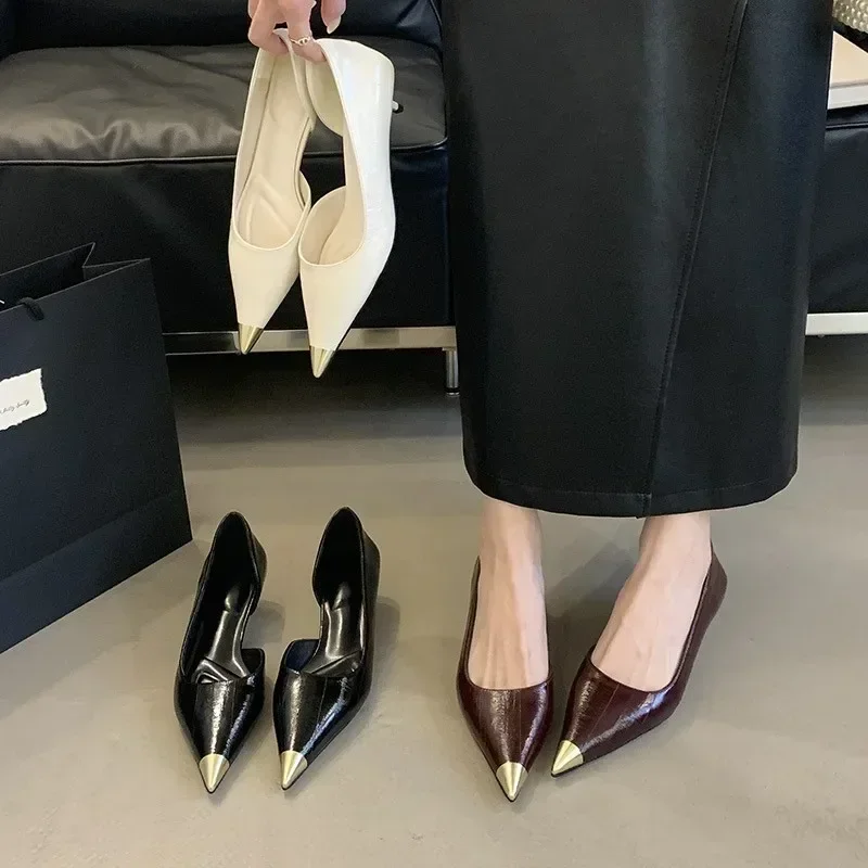 Eleganckie czółenka na niskim obcasie z ostrym noskiem, damskie modne płytkie buty markowe od projektanta, wygodne, miękkie skórzane buty do pracy biurowej.