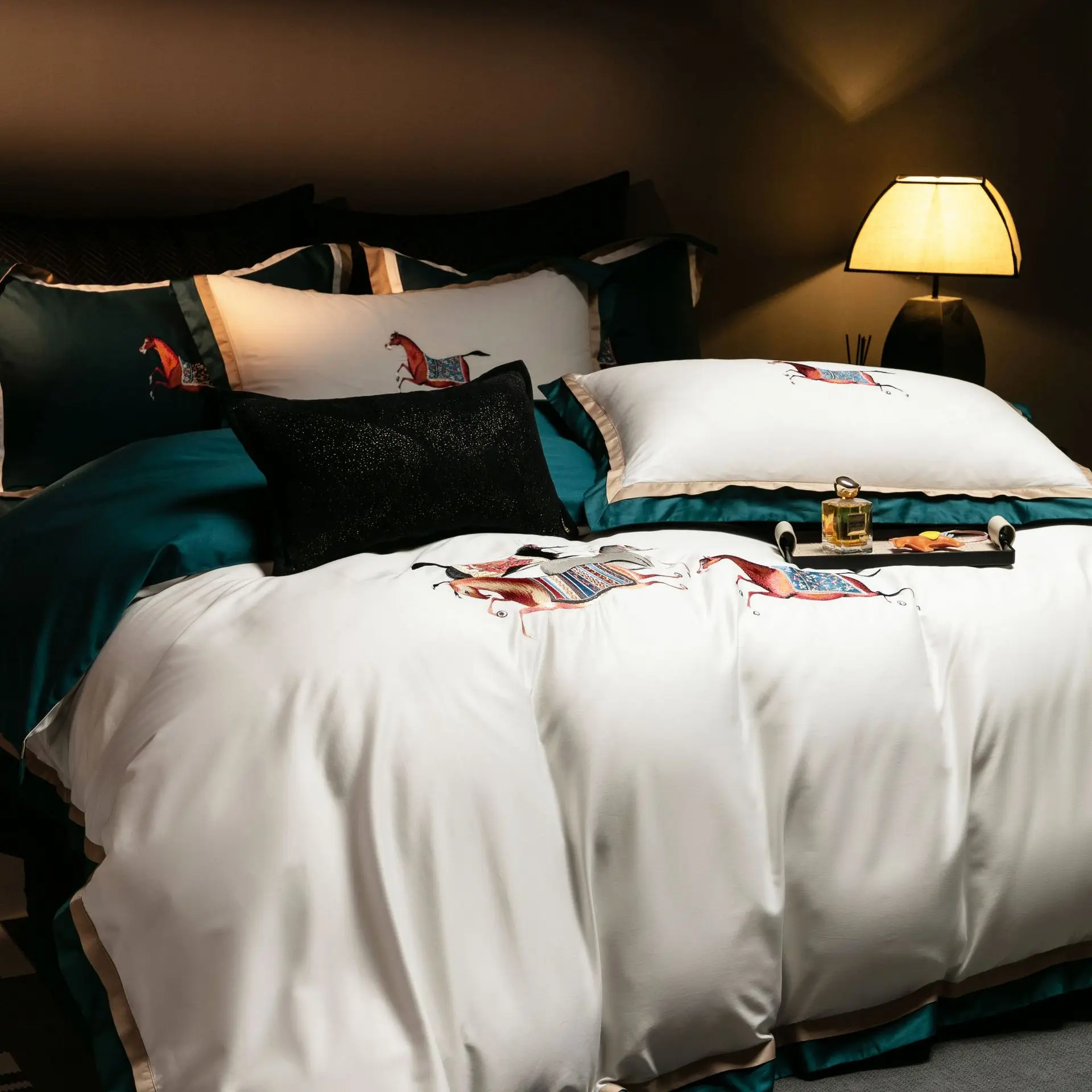 Luxury 1000TC Satin  Egyptian Cotton High-end Galloping Horse Embroidery Bedding Set Duvet Cover Set Bed Sheet Pillowcases