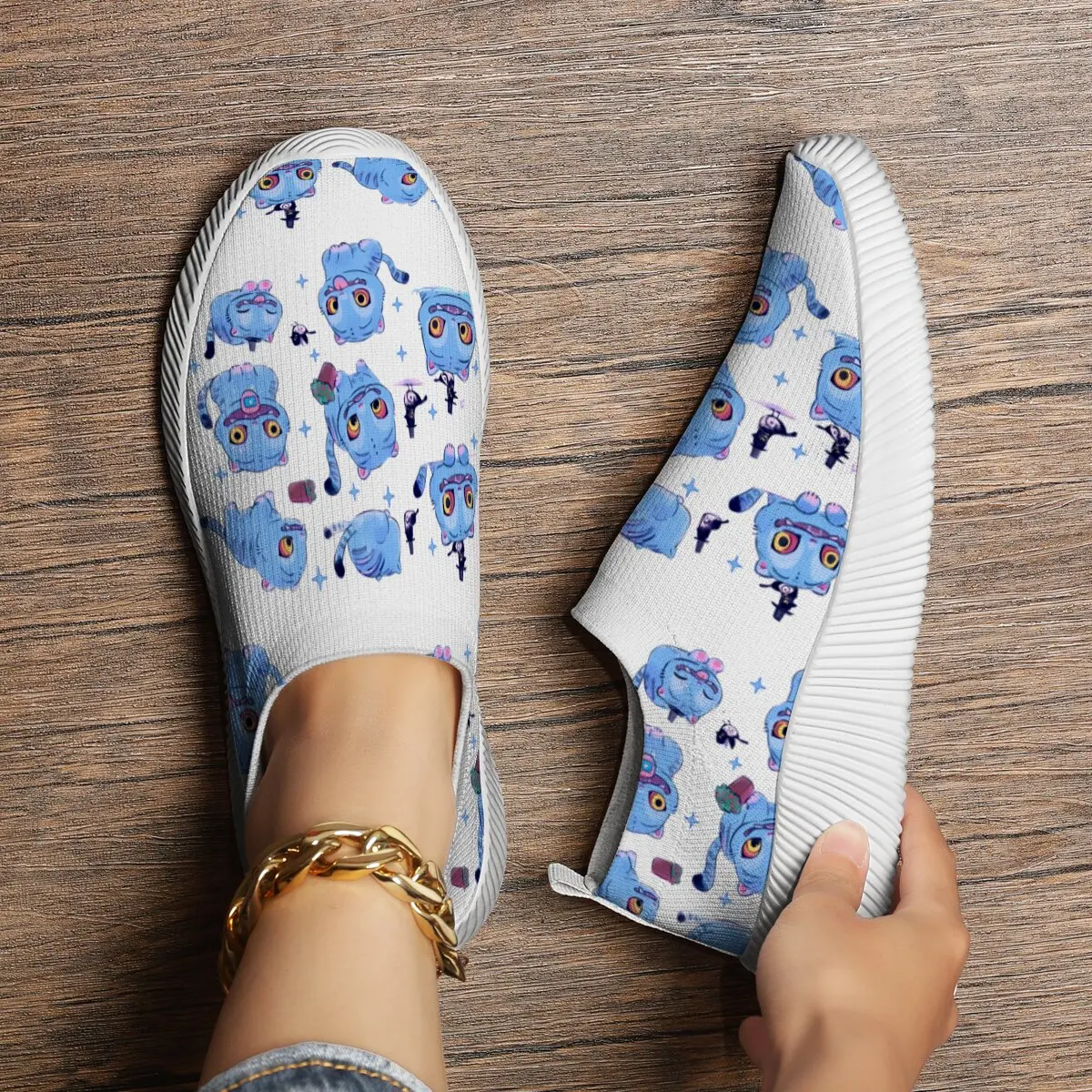 

New Casual Sports Shoe Low-top Round-head Lightweight Cartoon Animation Design of The Witch Hunt Team for Parents and Children