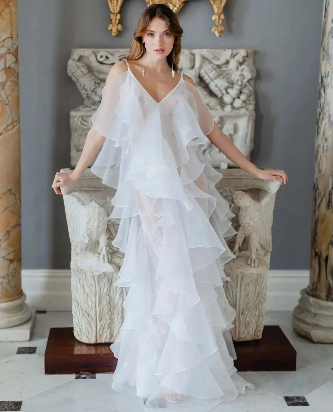 Sem mangas Puffy Ruffles Camisolas De Noiva, Pijama De Casamento, Encantador De Renda, Trem De Varredura, Robes De Noiva Boudoir, Branco