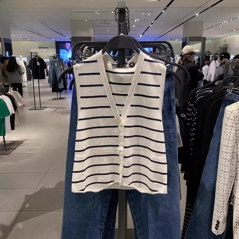 

2024 Summer New Versatile Inner Wear Knitted Svel V-Ne Striped Vest Base Layer irt Match All Seasons Color