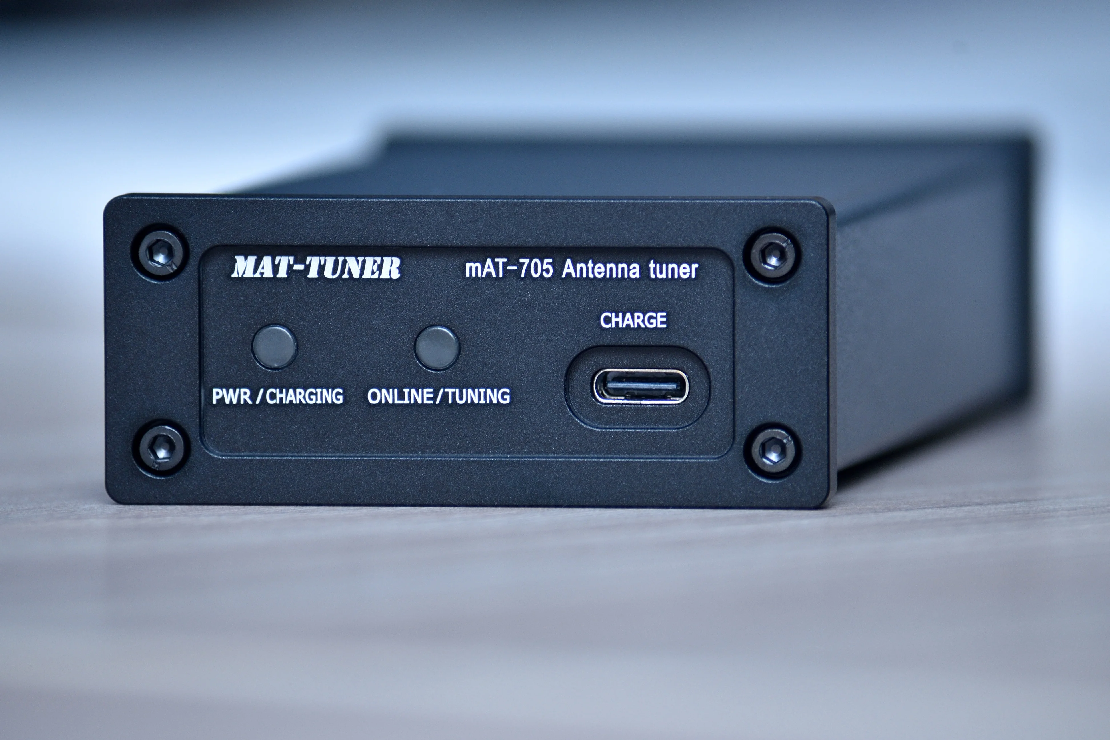 mAT-705Plus 1.8MHz to 54MHz Automatic Antenna Tuner For ICOM IC-705 Transceiver two built-in lithium batteries