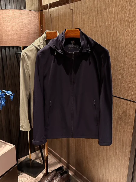 

Удобная повседневная мужская куртка: мягкая, легкая, однотонная, универсальная, модная весенняя модель из высококачественного полиэстера и нейлона.