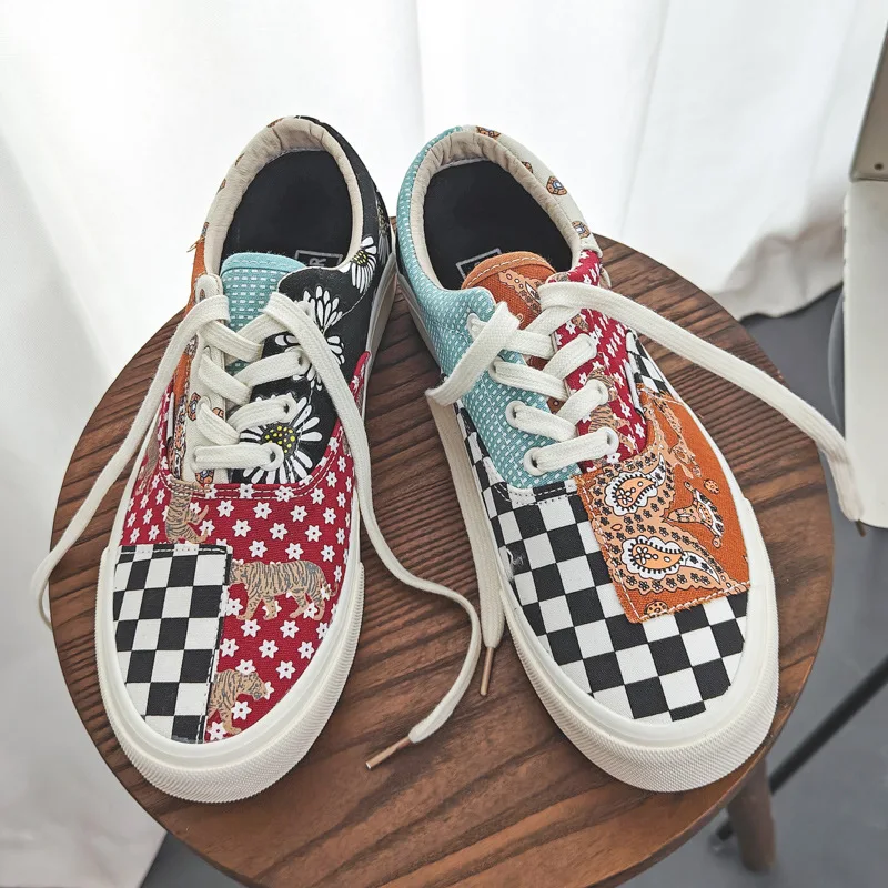 2024 New canvas shoes for women cashew flower checkerboard low-top couple shoes for men and women retro ladies sneakers