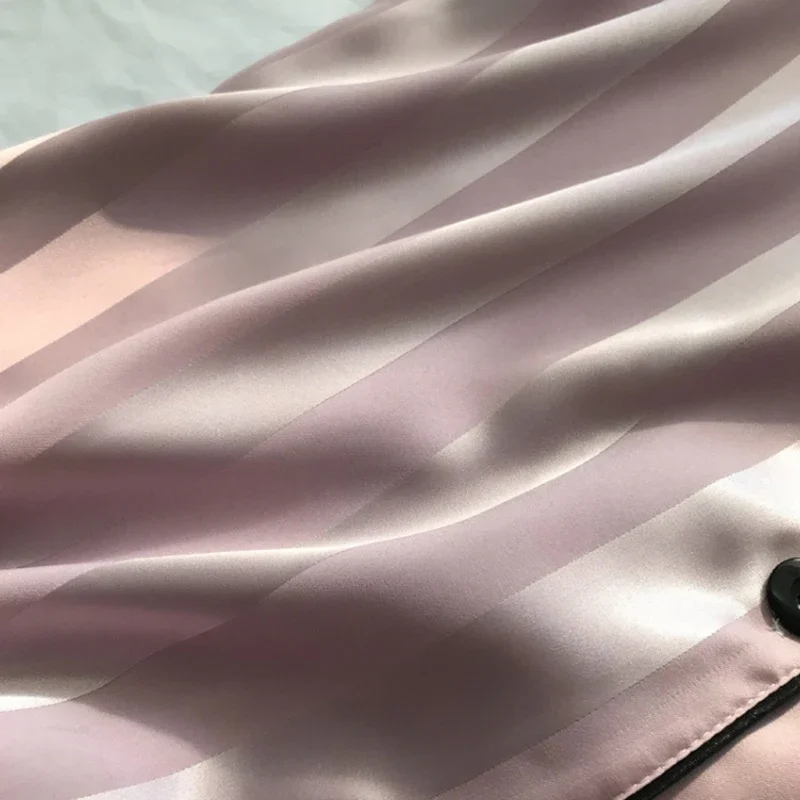 1 ชุดผู้หญิง Elegant Lounge ชุด PLUS ขนาดซาตินลายปุ่มเสื้อแขนสั้นและกางเกงชุดนอน