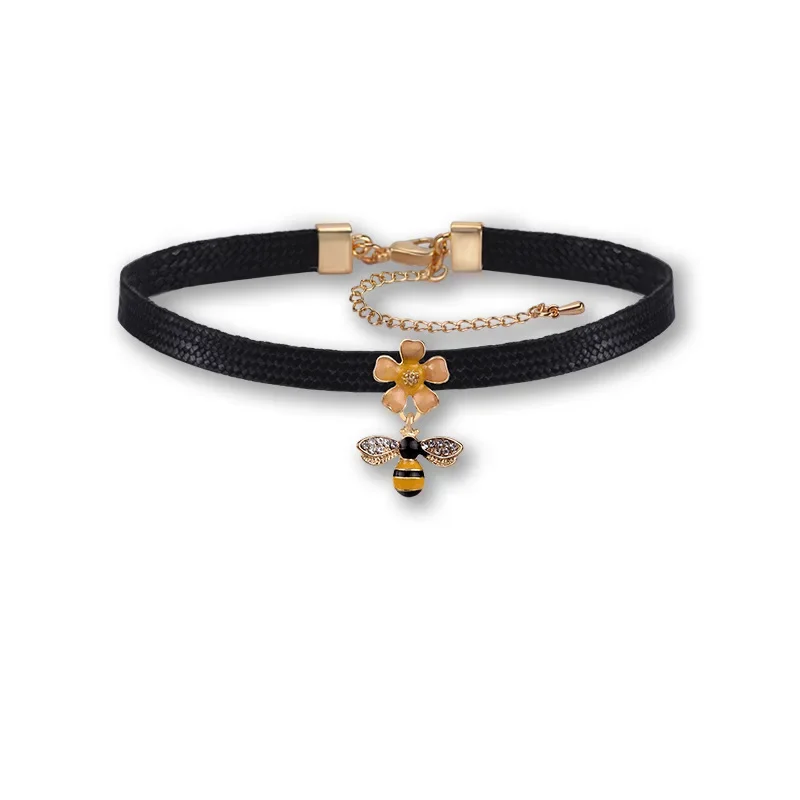 

2025Black short collarbone chain, black rope necklace, female Internet celebrity collar, neck chain, neck accessory, neck