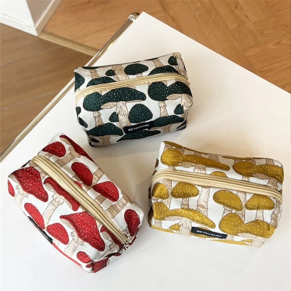 Cute Portable Cosmetic Pouch Mushroom Printing Large Capacity Makeup Bag Washable Coin Key Purse for Women
