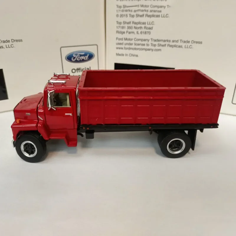 1:64 Scale Ford L9000 Alloy Heavy Truck Model