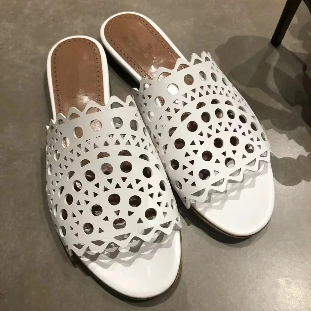 Zapatillas nuevas planas de diseñador para mujer, zapatos planos cómodos tejidos, zapatillas informales con parte inferior, zapatos de mujer de verano