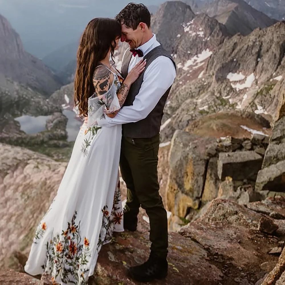 取り外し可能なドロップスリーブ、マルチカラーのブライダルドレス、スパゲッティストラップ、カスタム刺繍レースシフォン、バックレスのウェディングドレス