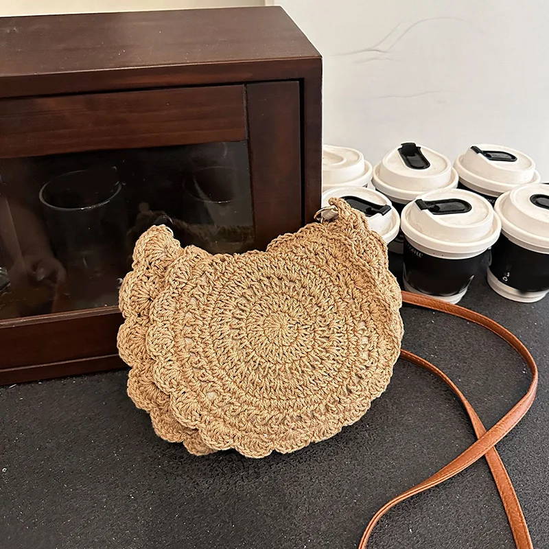 Trendige Strohhandtasche für Damen, gewebte Strandtasche, lässige Umhängetasche mit Druckknopf, kleine geflochtene Umhängetasche für Reisen