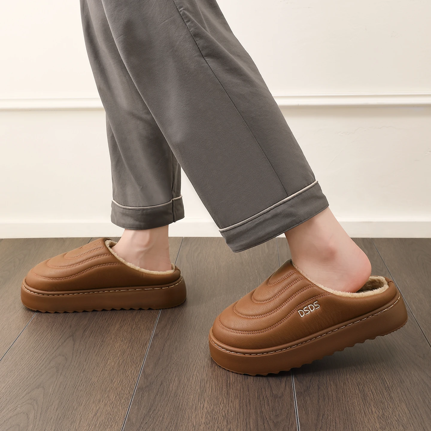 Winterwarme Plüsch-Hausschuhe, wasserdicht, rutschfest, mit dickem Fell, für drinnen und draußen, gemütliche Schuhe für kaltes Wetter, für Damen und Herren. – Detail 16