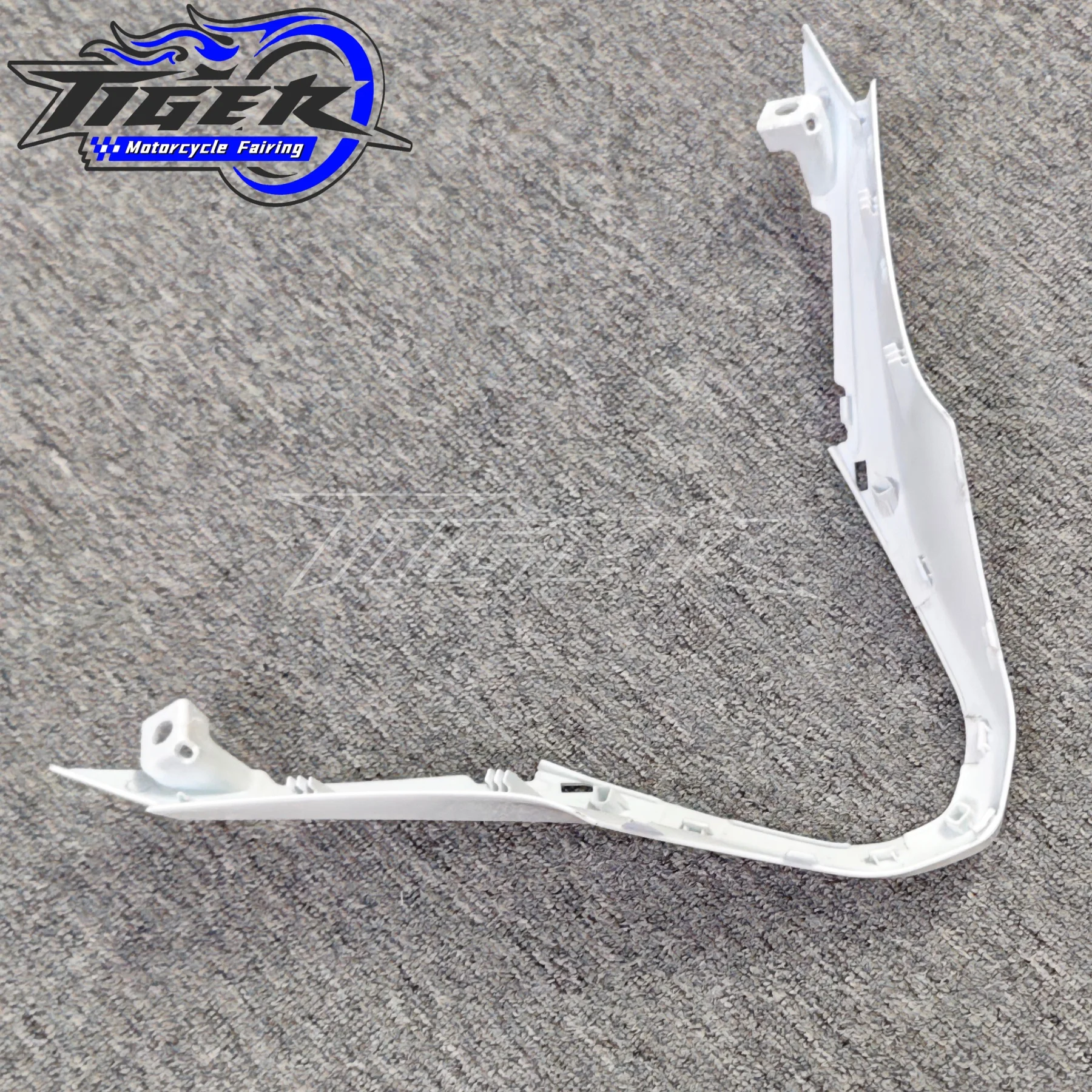 

For SUZUKI 1300 2019 2020 2021 ABS carbon painted Motorcycle fuel tank protective cover moto fuel tank side guard block