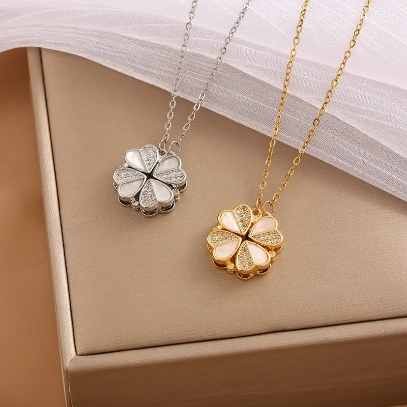 

Two wearing love four-leaf necklace women's light luxury niche design sense collarbone chain