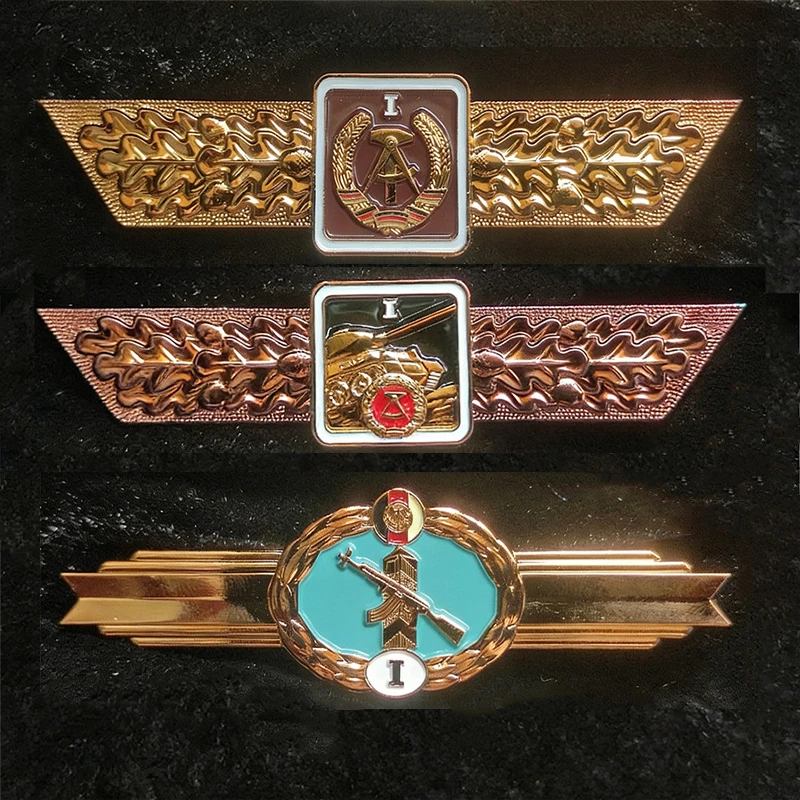 East German 1963 Version Level I Armor General Skills Badge 1986 Edition Level I Border Defense Brooch
