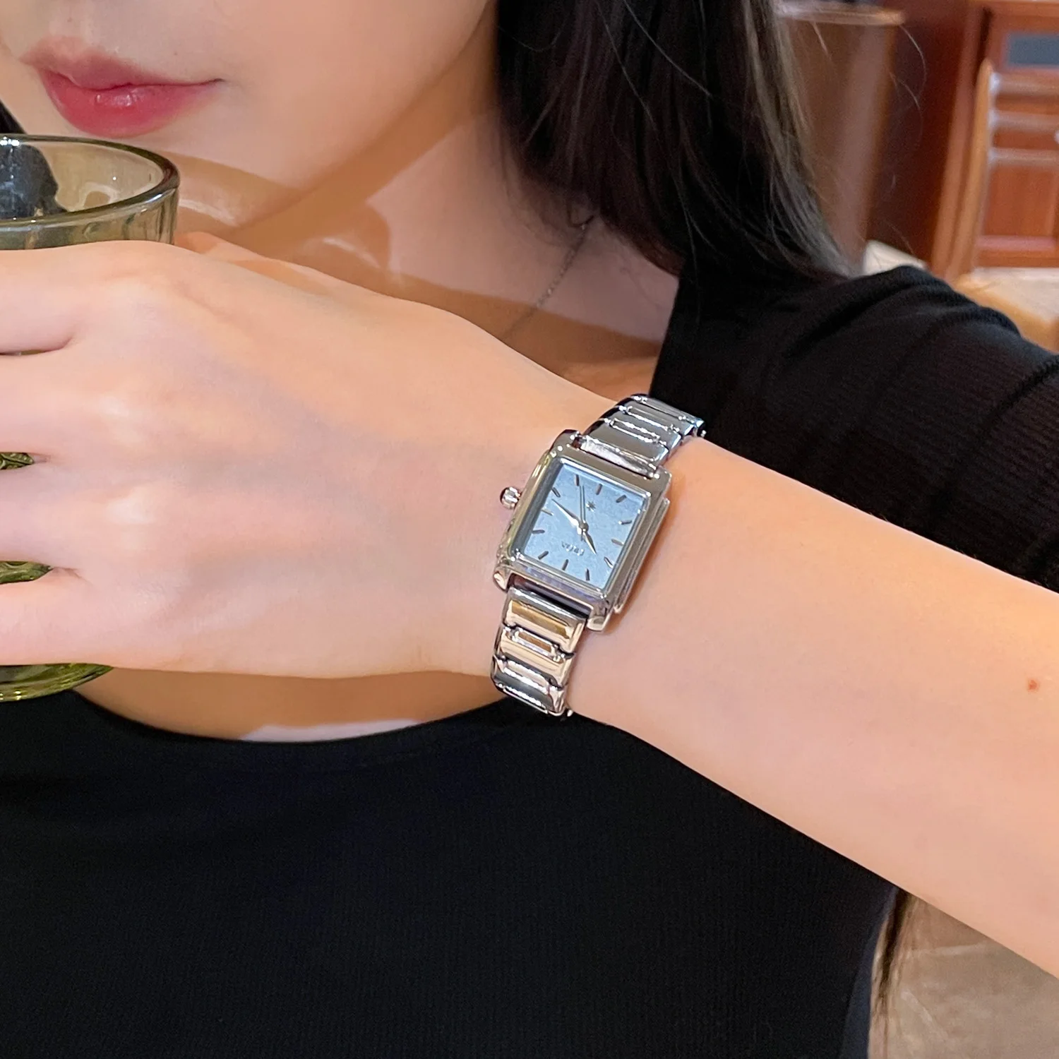 ساعة CILOA مربعة زرقاء للنساء ذات جودة عالية ماركة أصلية خفيفة فاخرة هدية 2025 ساعة كوارتز جديدة مقاومة للماء