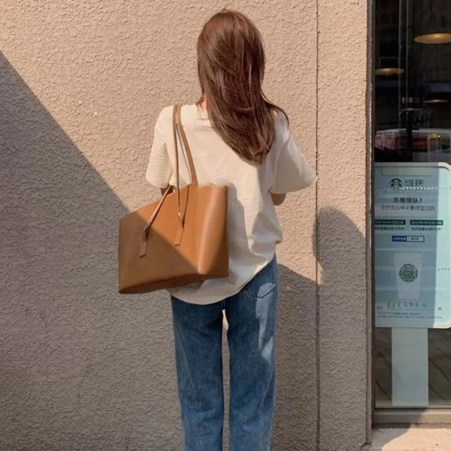 2025년 여름 한국 스타일 루즈핏 티셔츠 귀여운 곰 레터 프린트 다용도 에이지리스 캐주얼 출퇴근 스타일 여성 상의