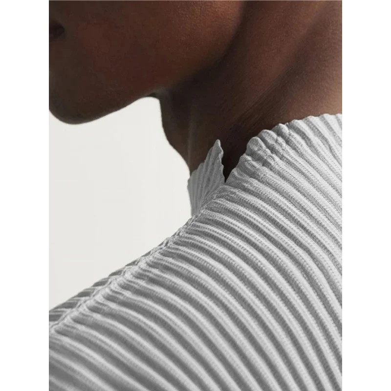 Miyake Pleated Men T Shirt Turtleneck Short Sleeve Top Split Hem Japanese Style Casual Loose Fit Minimalist Streetwear Fashion