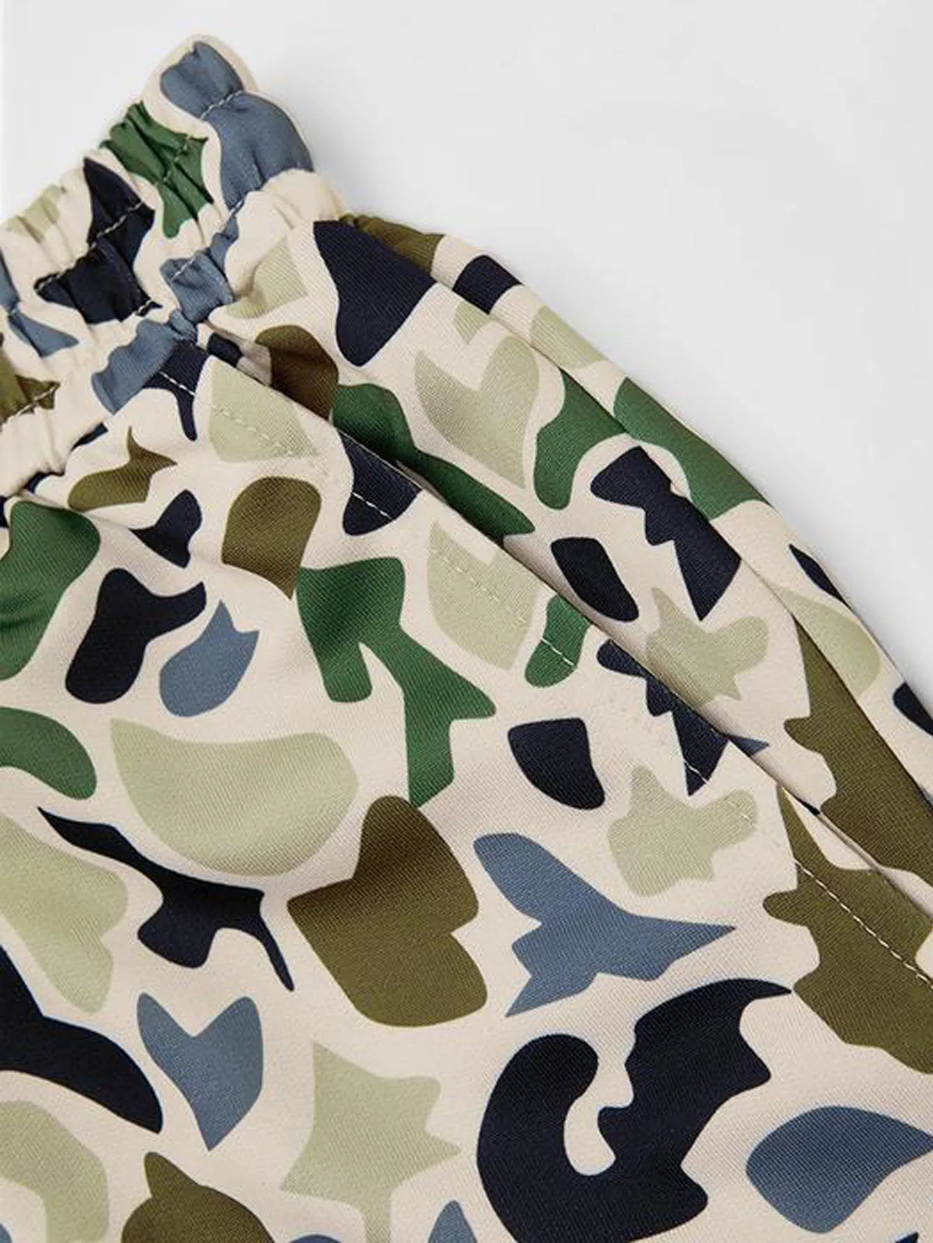 شورت رجالي بطبعة مموهة، شورت صيفي للشاطئ برباط، شورت رياضي مع جيوب